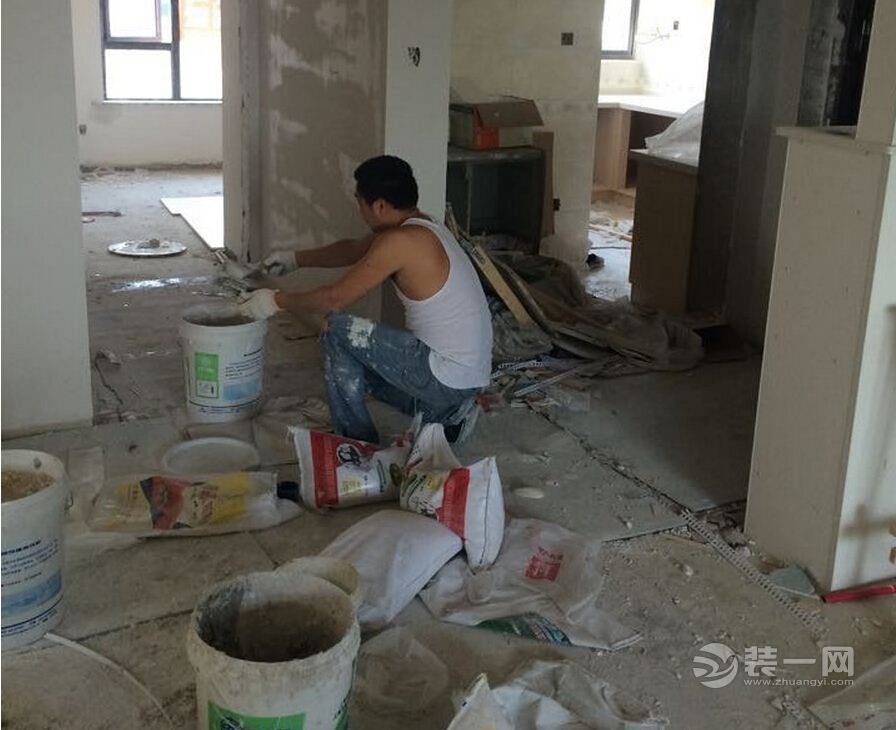 重庆房间装修喷漆过程