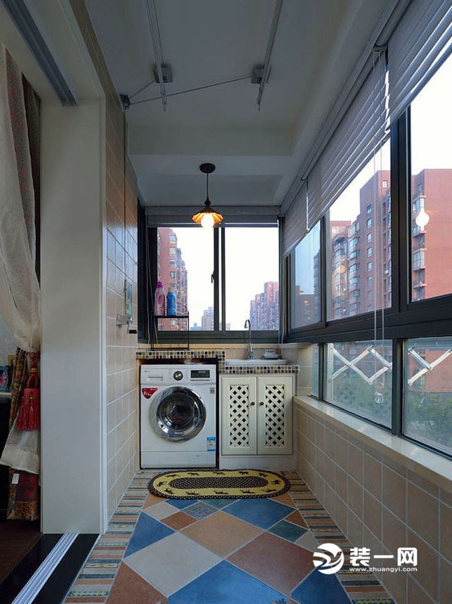 阳台洗衣机装修效果图 家庭洗衣房设计在阳台好不好